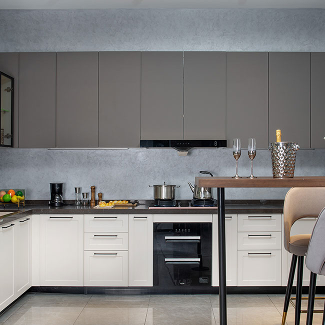 Hochwertiger klassischer Massivholzschrank im amerikanischen Stil, moderne Shaker-T&uuml;r-K&uuml;chenschr&auml;nke, flach verpackt, amerikanischer wei&szlig;er Shaker-modularer Massivholz-K&uuml;chenschrank