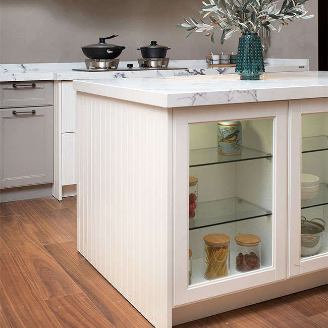 Gabinete de cocina multifuncional de madera maciza de estilo americano con puertas agitadoras