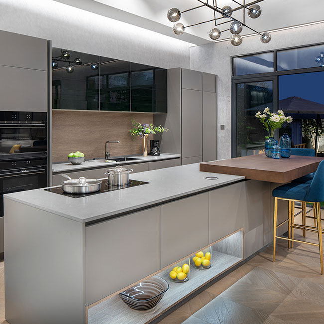 Kabinet Dapur Lacquer Matt Grey Moden dengan Pintu Pengatup Kaca dan Kabinet Pulau Masak / Reka Bentuk Kabinet Dapur Mewah Kabinet Dapur Pengatup Bergulir Kabinet Dapur Jenis Vintaj